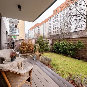Apartament Kierbedzia 6 - Bezplatny Podziemny Parking - Free Parking - Piekny Ogrodek Z Tarasem - 2km Lazienki Krolewskie - Wifi - Smart Tv 50 Cali - Good, Warszawa